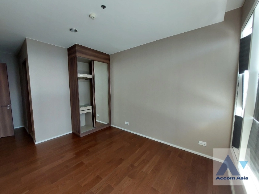 9  3 br Condominium For Sale in Rama 3 ,Bangkok BTS Saphan Taksin at Menam Residences AA35910