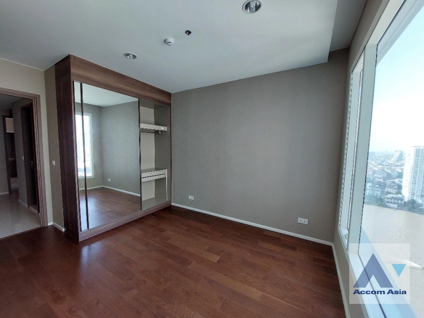 8  3 br Condominium For Sale in Rama 3 ,Bangkok BTS Saphan Taksin at Menam Residences AA35910