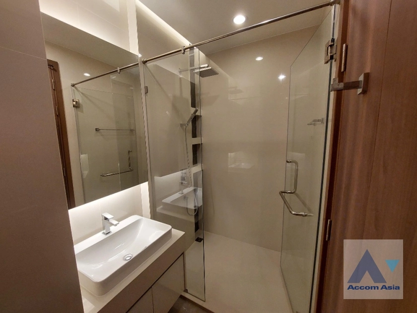 13  3 br Condominium For Sale in Rama 3 ,Bangkok BTS Saphan Taksin at Menam Residences AA35910