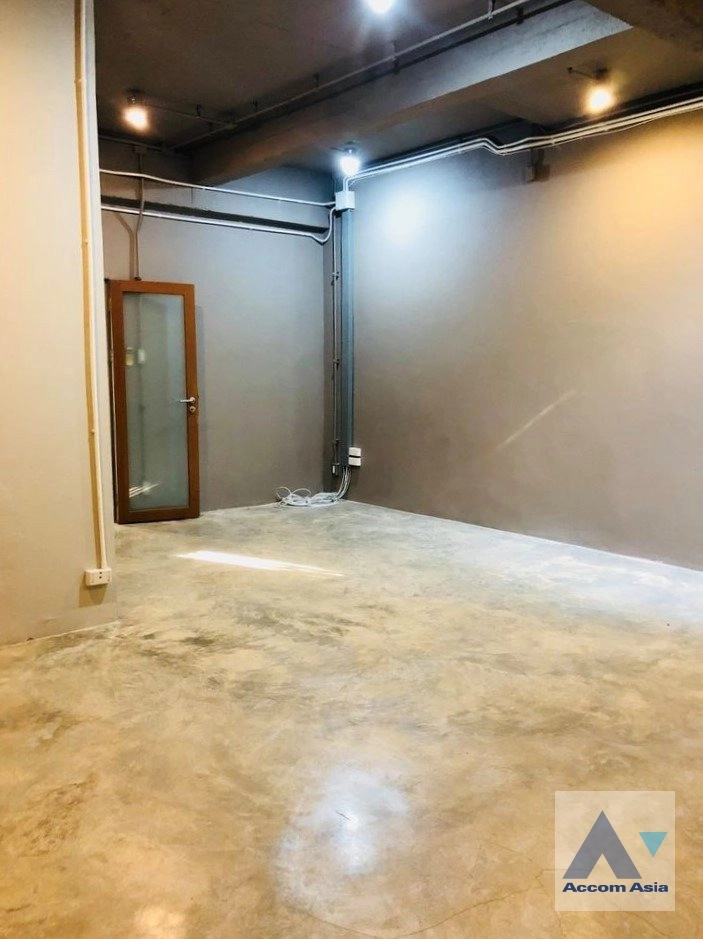 5  6 br Townhouse For Sale in phaholyothin ,Bangkok MRT Lat Phrao AA36012