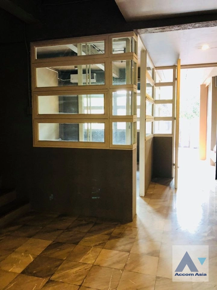 11  6 br Townhouse For Sale in phaholyothin ,Bangkok MRT Lat Phrao AA36012