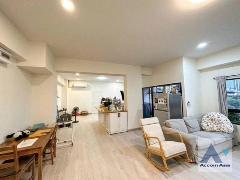  1  3 br Condominium For Sale in Sathorn ,Bangkok MRT Lumphini at Lumpini Place Suanplu - Sathorn AA36053