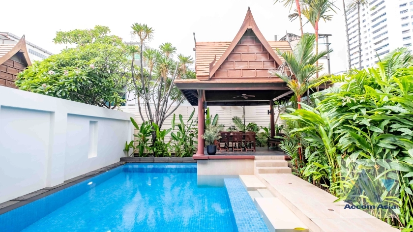 Private Swimming Pool, Pet friendly house for rent in Sukhumvit, Bangkok Code AA36081