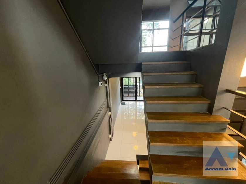 26  6 br House For Rent in phaholyothin ,Bangkok MRT Lat Phrao AA36123