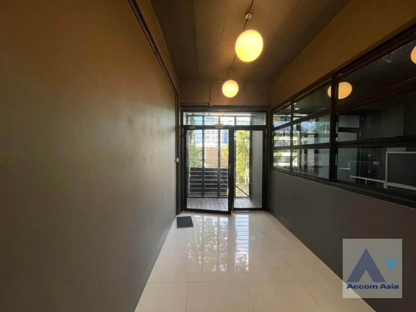 31  6 br House For Rent in phaholyothin ,Bangkok MRT Lat Phrao AA36123