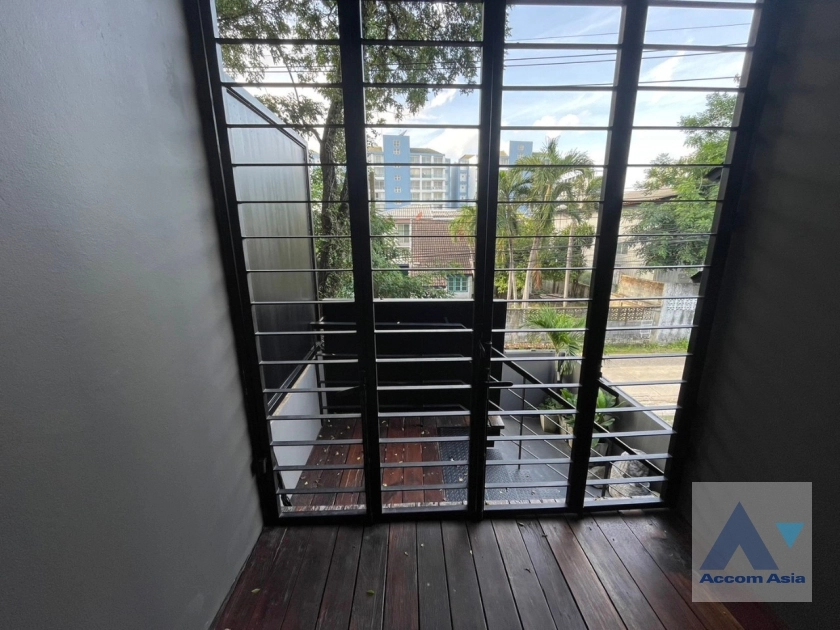 29  6 br House For Rent in phaholyothin ,Bangkok MRT Lat Phrao AA36123