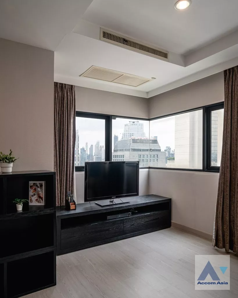  1 Bedroom  Condominium For Rent & Sale in Sathorn, Bangkok  near BTS Sala Daeng - MRT Lumphini (AA36145)