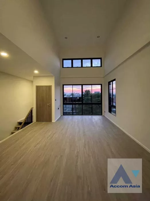 5  3 br House for rent and sale in Ratchadapisek ,Bangkok  at Home Office AA36150
