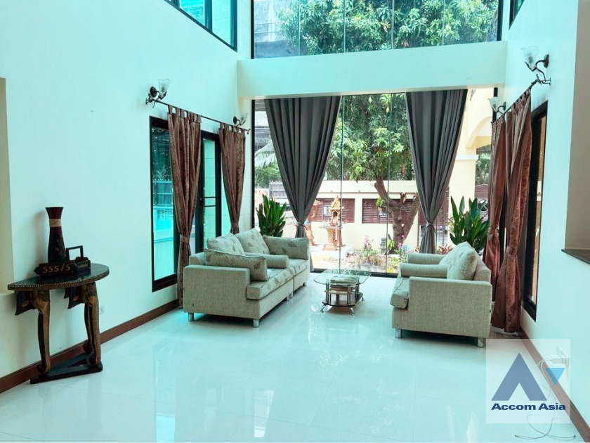  3 Bedrooms  House For Rent & Sale in Ploenchit, Bangkok  near BTS Victory Monument (AA36160)