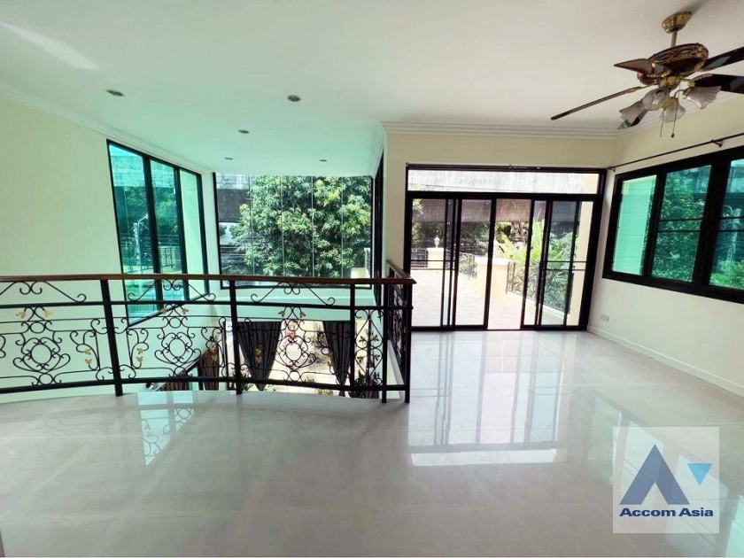 11  3 br House for rent and sale in ploenchit ,Bangkok BTS Victory Monument AA36160