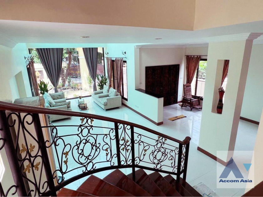  3 Bedrooms  House For Rent & Sale in Ploenchit, Bangkok  near BTS Victory Monument (AA36160)