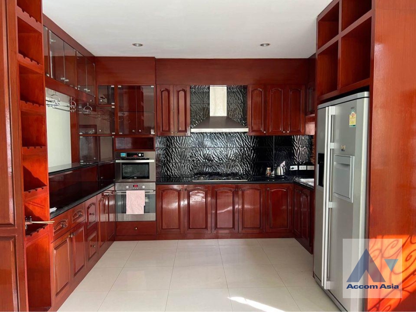  3 Bedrooms  House For Rent & Sale in Ploenchit, Bangkok  near BTS Victory Monument (AA36160)