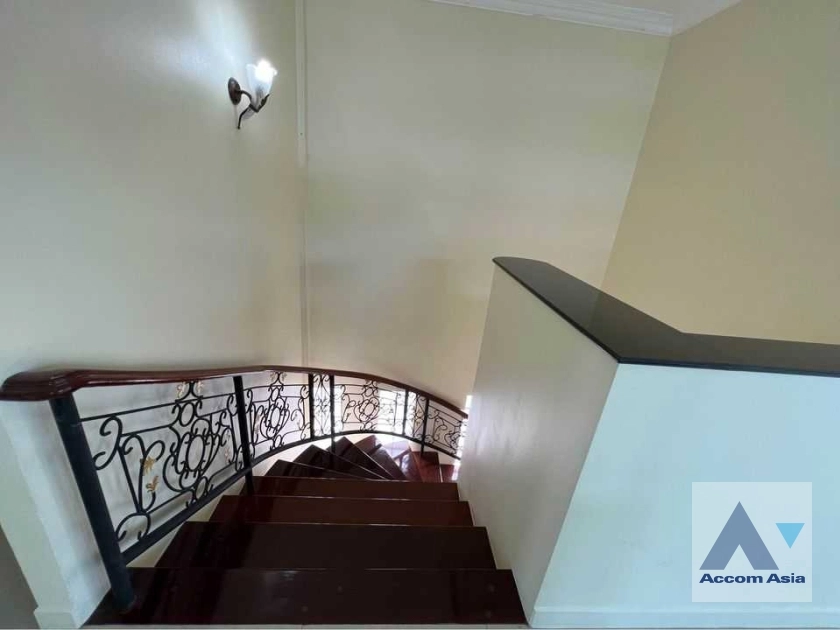 6  3 br House for rent and sale in phaholyothin ,Bangkok BTS Victory Monument AA36160