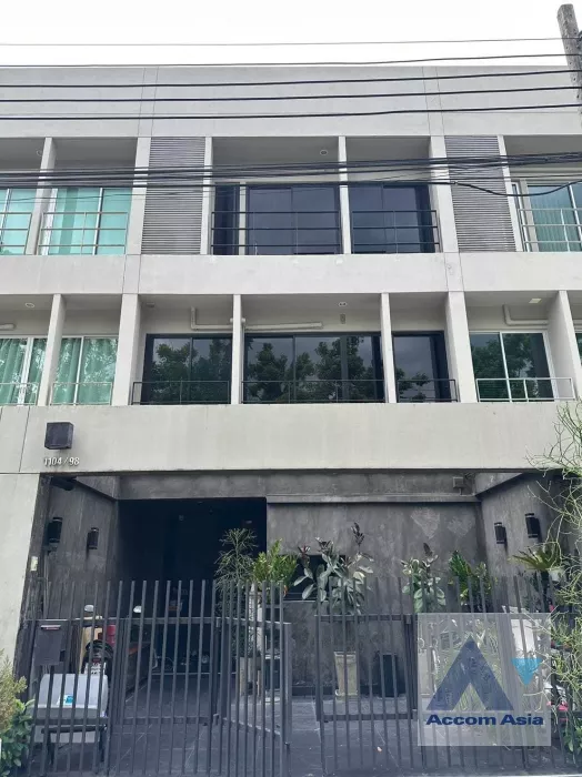  2  3 br Townhouse For Sale in Pattanakarn ,Bangkok ARL Ramkhamhaeng at Noble Cube AA36167