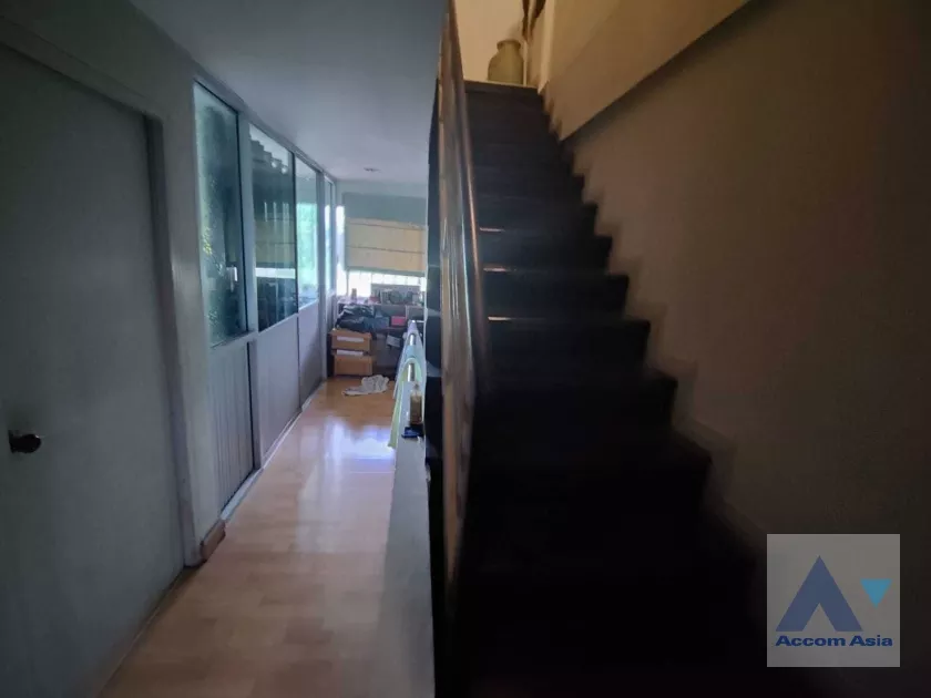 6  3 br Townhouse For Sale in Bang Na ,Bangkok BTS Bearing at Townhouse AA36178