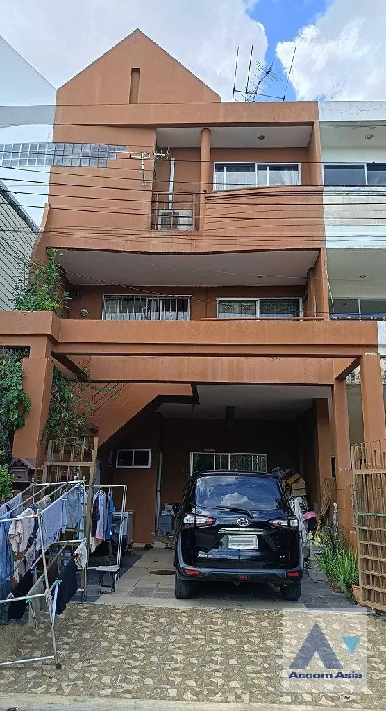  2  3 br Townhouse For Sale in Bang Na ,Bangkok BTS Bearing at Townhouse AA36178