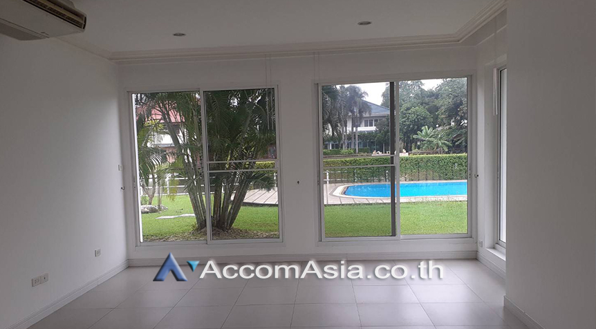 Private Swimming Pool, Pet friendly |  5 Bedrooms  House For Rent in Samutprakan, Samutprakan  near BTS Bang Na (55043)