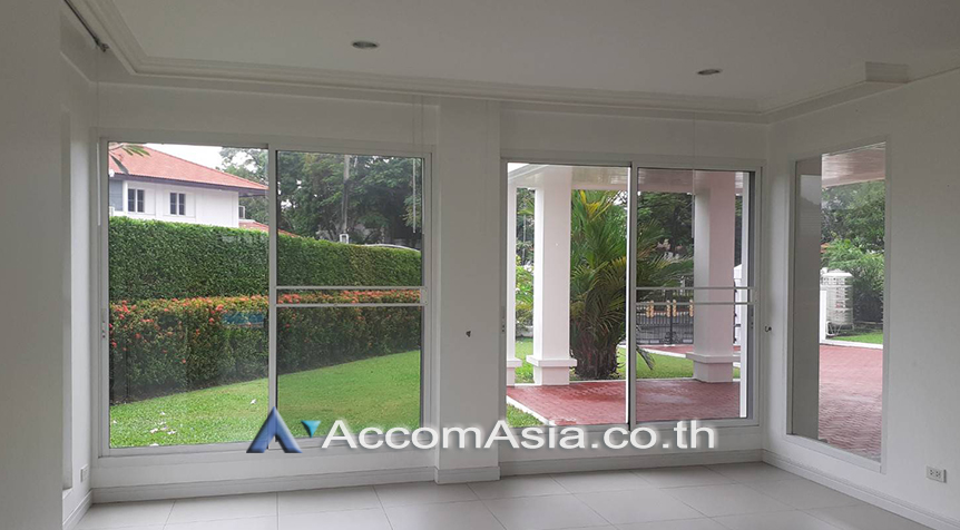 Private Swimming Pool, Pet friendly |  5 Bedrooms  House For Rent in Samutprakan, Samutprakan  near BTS Bang Na (55043)