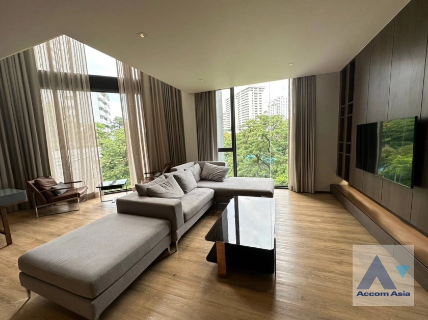  3 Bedrooms  Apartment For Rent in Sukhumvit, Bangkok  near BTS Phrom Phong (AA36228)