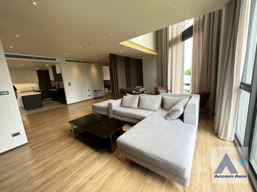  3 Bedrooms  Apartment For Rent in Sukhumvit, Bangkok  near BTS Phrom Phong (AA36228)