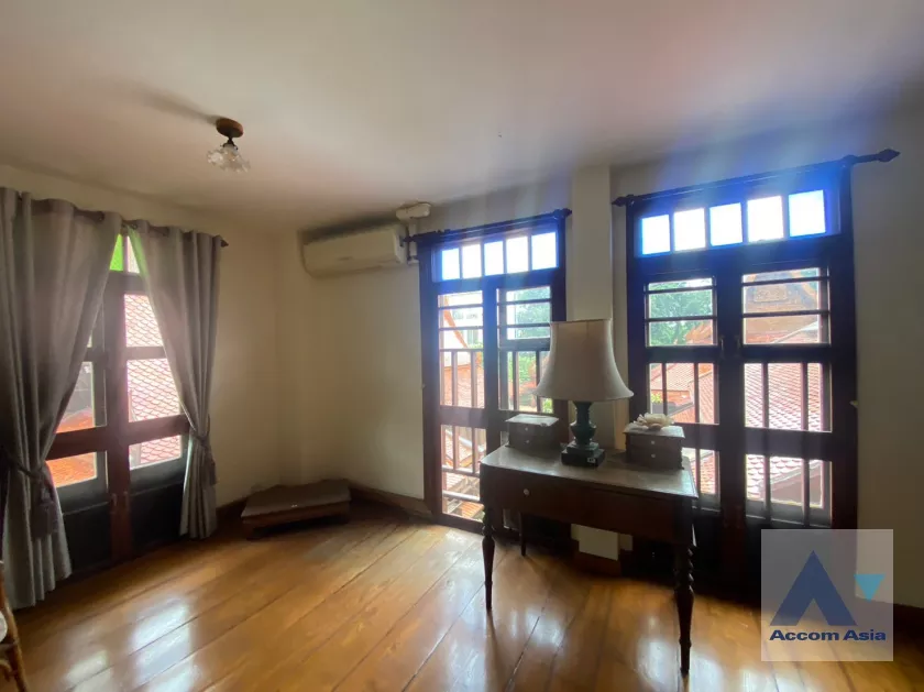 20  6 br House For Sale in phaholyothin ,Bangkok  AA36279