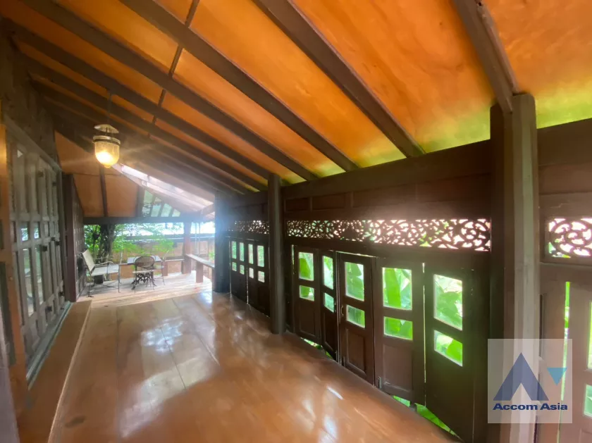 35  6 br House For Sale in phaholyothin ,Bangkok  AA36279