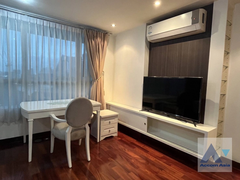  2 Bedrooms  Condominium For Rent in Ploenchit, Bangkok  near BTS Chitlom (25050)