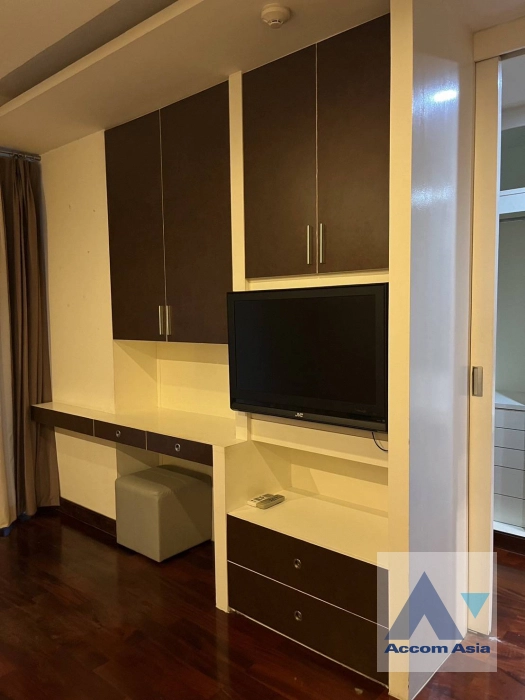  2 Bedrooms  Condominium For Rent in Ploenchit, Bangkok  near BTS Chitlom (25050)