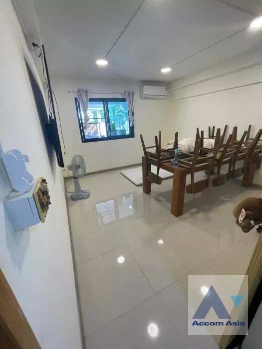 6  4 br House For Sale in pattanakarn ,Bangkok ARL Ban Thap Chang AA36295