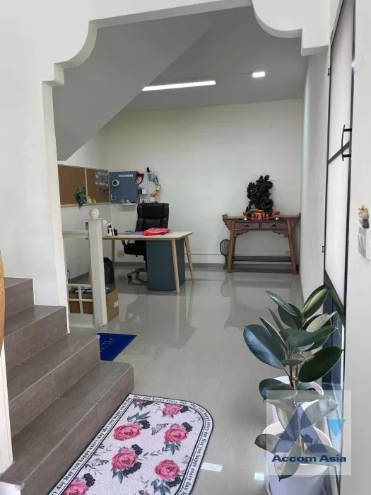 5  4 br House For Sale in pattanakarn ,Bangkok ARL Ban Thap Chang AA36295