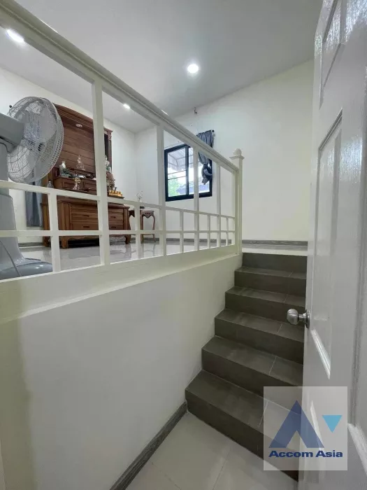 9  4 br House For Sale in pattanakarn ,Bangkok ARL Ban Thap Chang AA36295