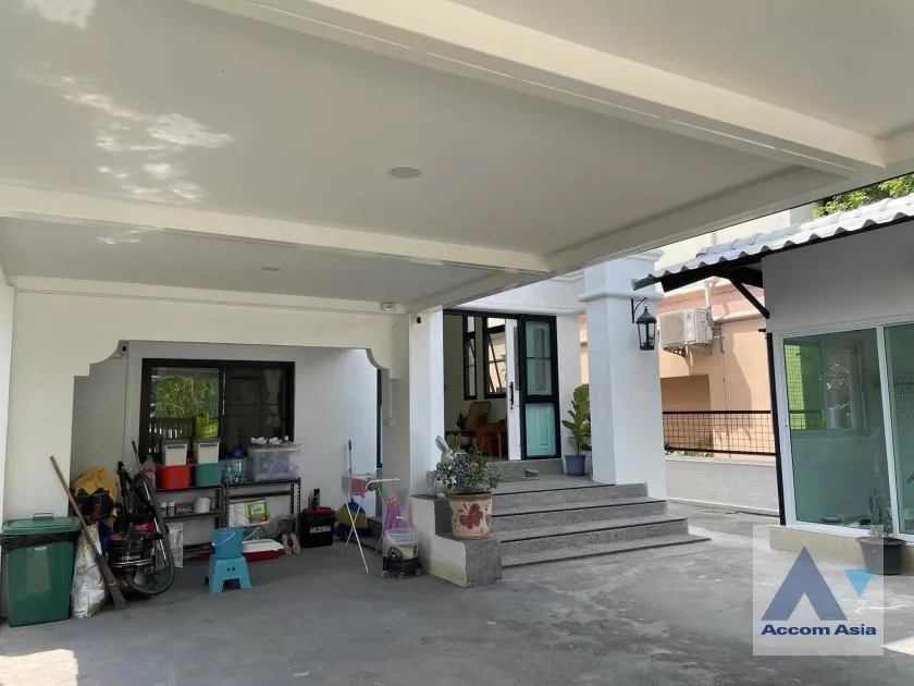  1  4 br House For Sale in pattanakarn ,Bangkok ARL Ban Thap Chang AA36295