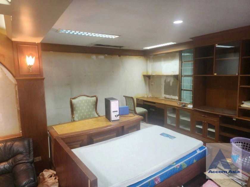 7  4 br House For Rent in Sathorn ,Bangkok MRT Khlong Toei AA36350