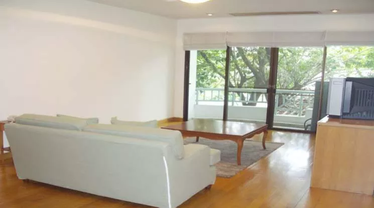  3 Bedrooms  Apartment For Rent in Sukhumvit, Bangkok  near BTS Thong Lo (25057)