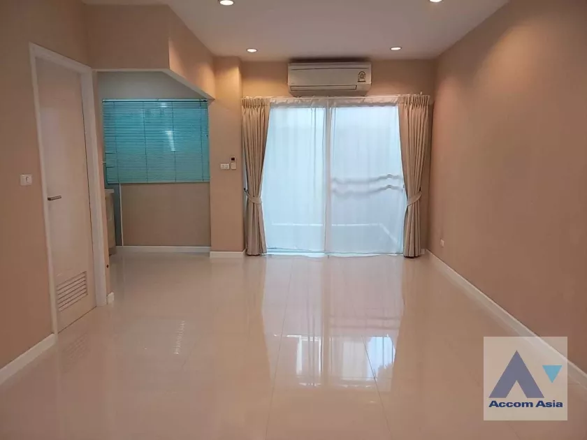  1  3 br Townhouse For Sale in Pattanakarn ,Bangkok ARL Hua Mak at House AA36362