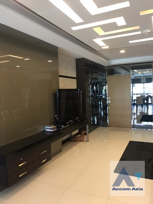  3 Bedrooms  Condominium For Rent & Sale in Silom, Bangkok  near BTS Chong Nonsi (25058)