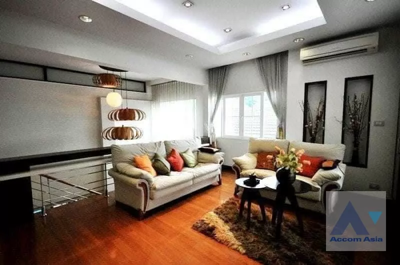 7  4 br House For Sale in Dusit ,Bangkok  AA36372