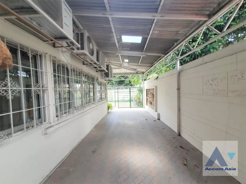 30  2 br Townhouse for rent and sale in Sukhumvit ,Bangkok BTS Phra khanong AA36377