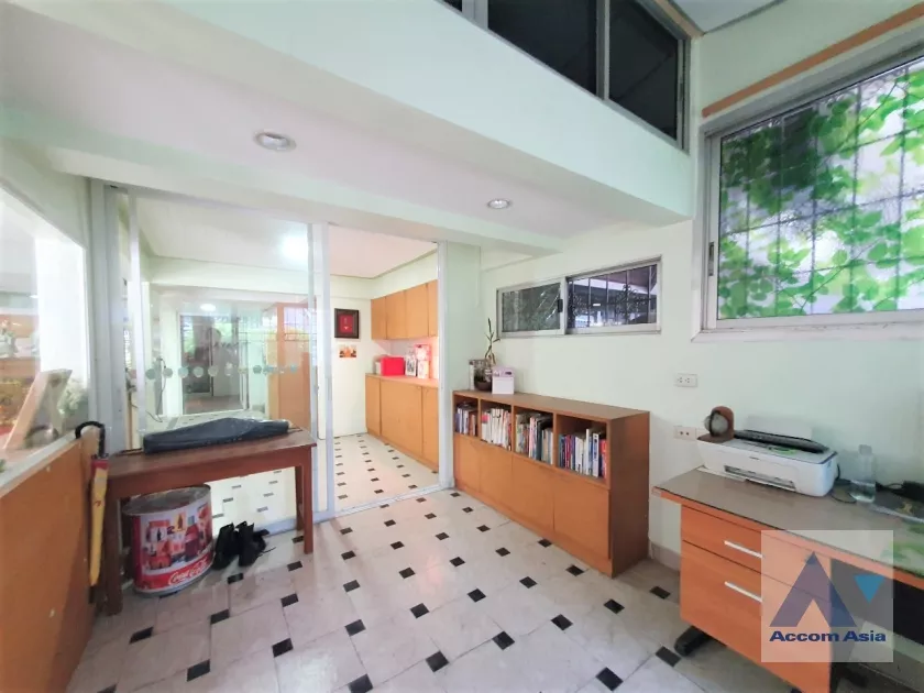 8  2 br Townhouse for rent and sale in Sukhumvit ,Bangkok BTS Phra khanong AA36377