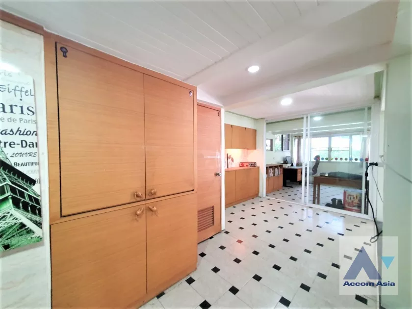 6  2 br Townhouse for rent and sale in Sukhumvit ,Bangkok BTS Phra khanong AA36377