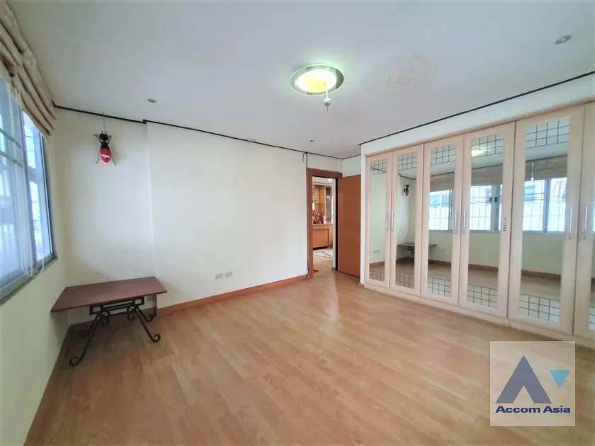 14  2 br Townhouse for rent and sale in Sukhumvit ,Bangkok BTS Phra khanong AA36377