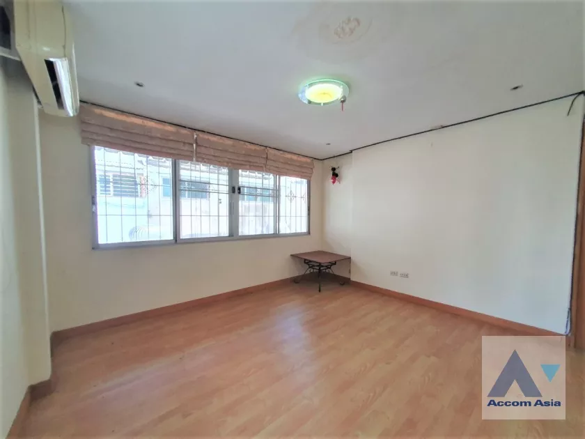 15  2 br Townhouse for rent and sale in Sukhumvit ,Bangkok BTS Phra khanong AA36377