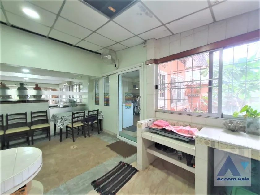 25  2 br Townhouse for rent and sale in Sukhumvit ,Bangkok BTS Phra khanong AA36377