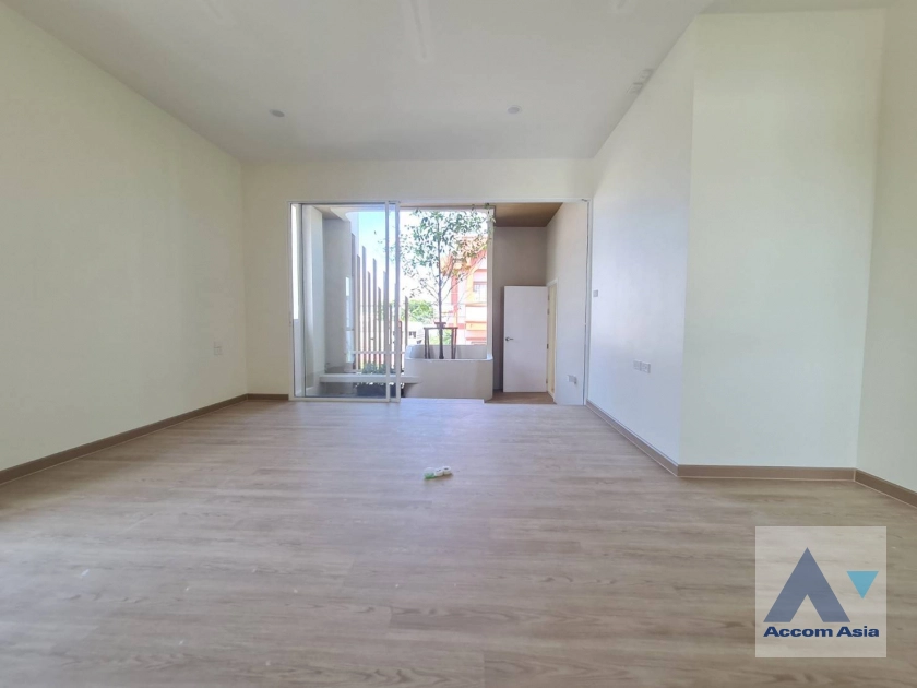 13  3 br Townhouse For Sale in Lat Phrao ,Bangkok MRT Lat Phrao AA36379