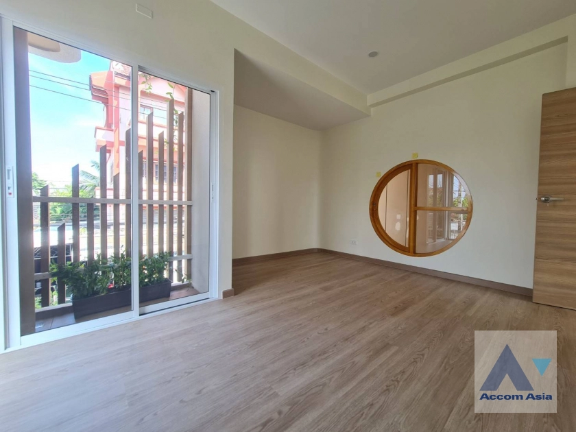  1  3 br Townhouse For Sale in Lat Phrao ,Bangkok MRT Lat Phrao AA36379