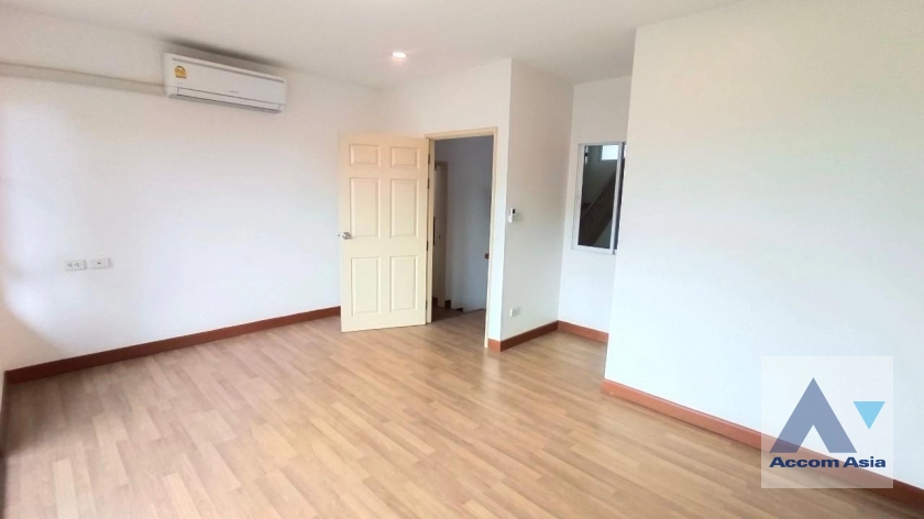 10  13 br Townhouse For Rent in sathorn ,Bangkok  AA36392