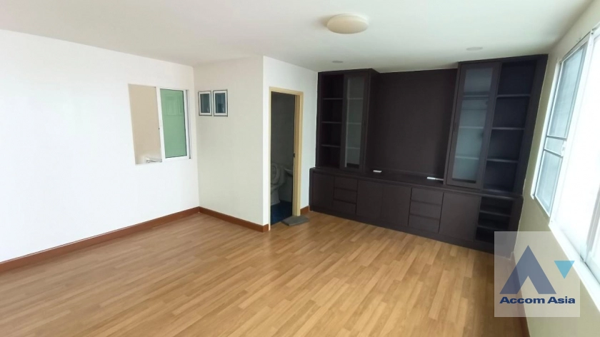 12  13 br Townhouse For Rent in sathorn ,Bangkok  AA36392