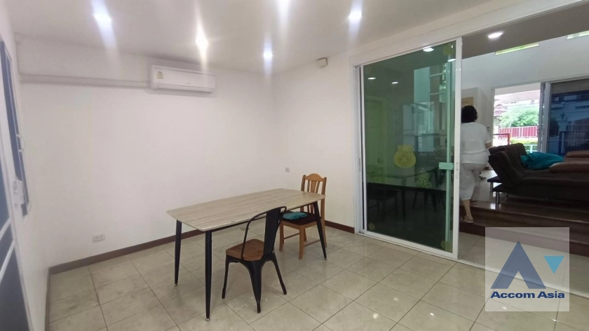 4  13 br Townhouse For Rent in sathorn ,Bangkok  AA36392