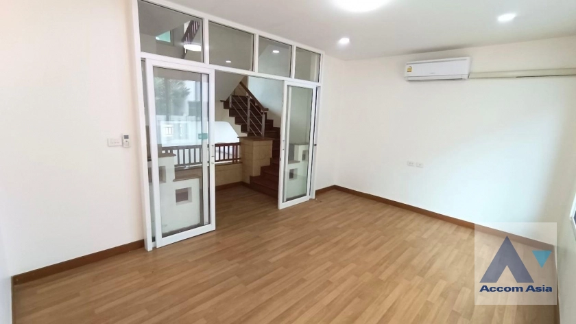  1  13 br Townhouse For Rent in sathorn ,Bangkok  AA36392