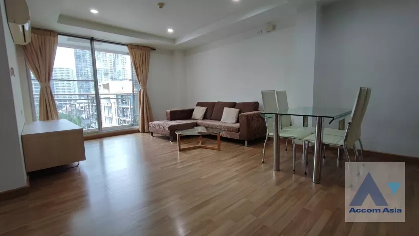  3 Bedrooms  Apartment For Rent in Sukhumvit, Bangkok  near BTS Phrom Phong (AA36408)